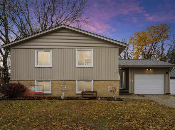 27 Maplewood Dr, Oelwein, IA 50662