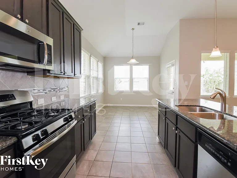 8423 Montego Bay Dr — Photo 6