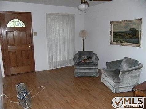 3rd image of 318 W Dorris Dr