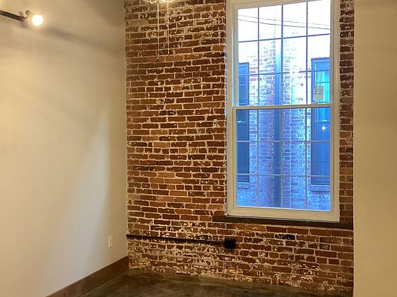3rd image of 252 N Franklin St #216