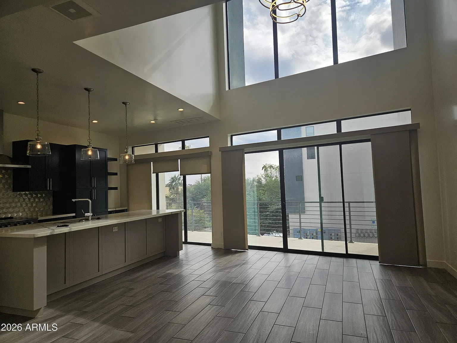 3 bed, 3.0 bath, 2000 sqft, $3,099 — Photo 2
