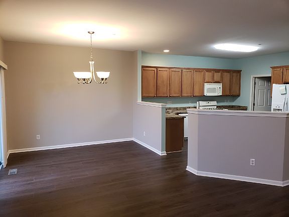 Dining room w/kitchen 