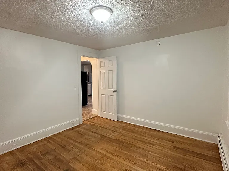 28 Beverly Hts #2 — Photo 23