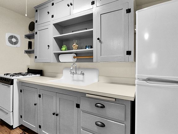 4th image of 905 W 9th Ave #C
