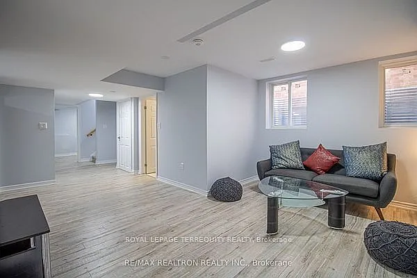 32 Crombie St #BASEMENT — Photo 6