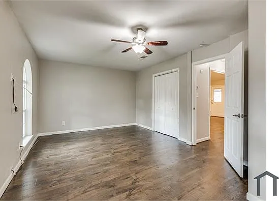 560 NW Douglas St — Photo 12