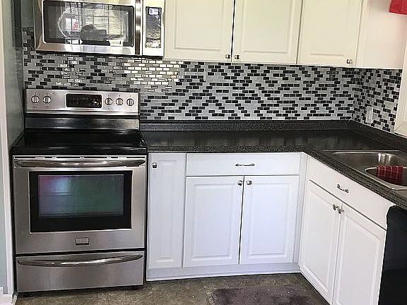 4th image of 755 Mountain View Dr