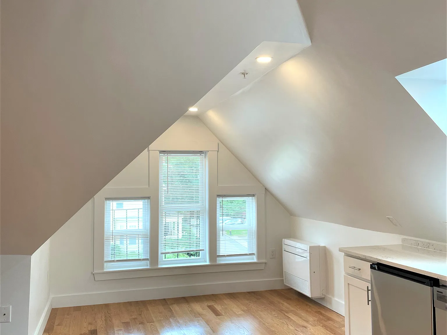 Studio, $1,980 — Photo 3