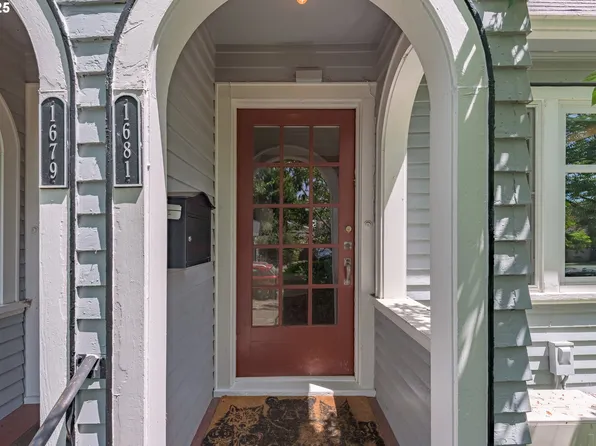 1681 Olive St, Eugene, OR 97401