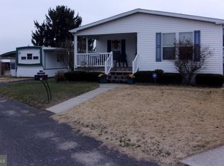 26 Maple Dr, Sicklerville, NJ 08081