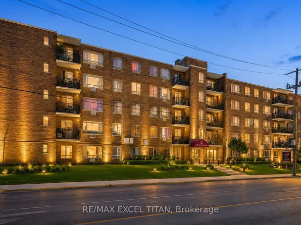 2895 Bathurst St, Toronto, ON