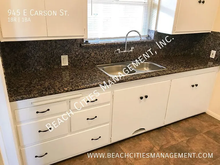 945 E Carson St — Photo 10