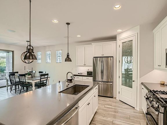 4th image of 3758 E Welton Ln