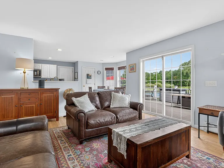 9 Stephen Dr — Photo 11