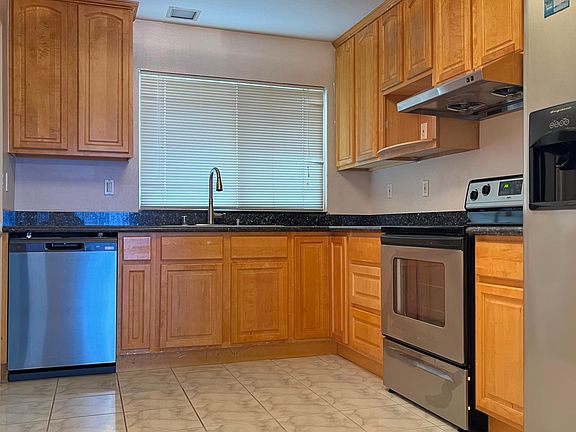 4th image of 516 28th Ave APT 1