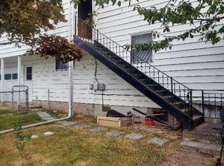 180 2nd St #A, Cathlamet, WA 98612