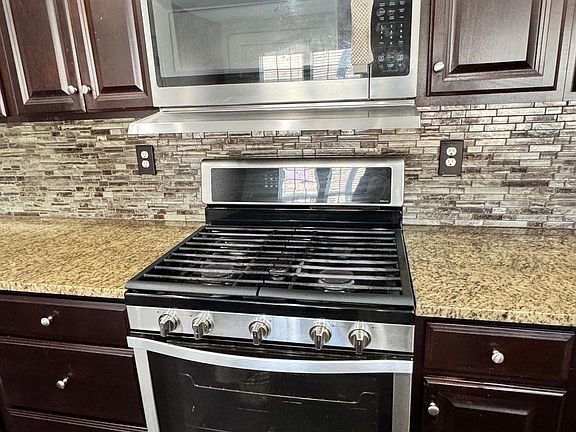 5th image of 729 Sun Valley Ct