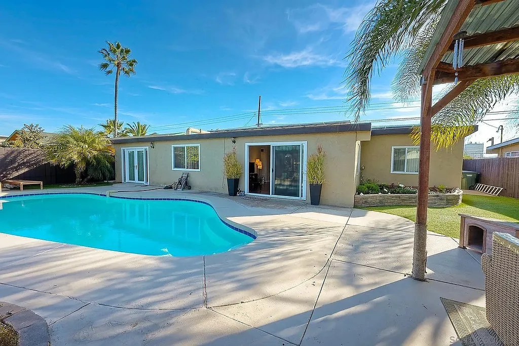 3 bed, 2.0 bath, $6,325 — Photo 2