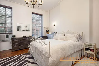 Rented by aptsandlofts.com