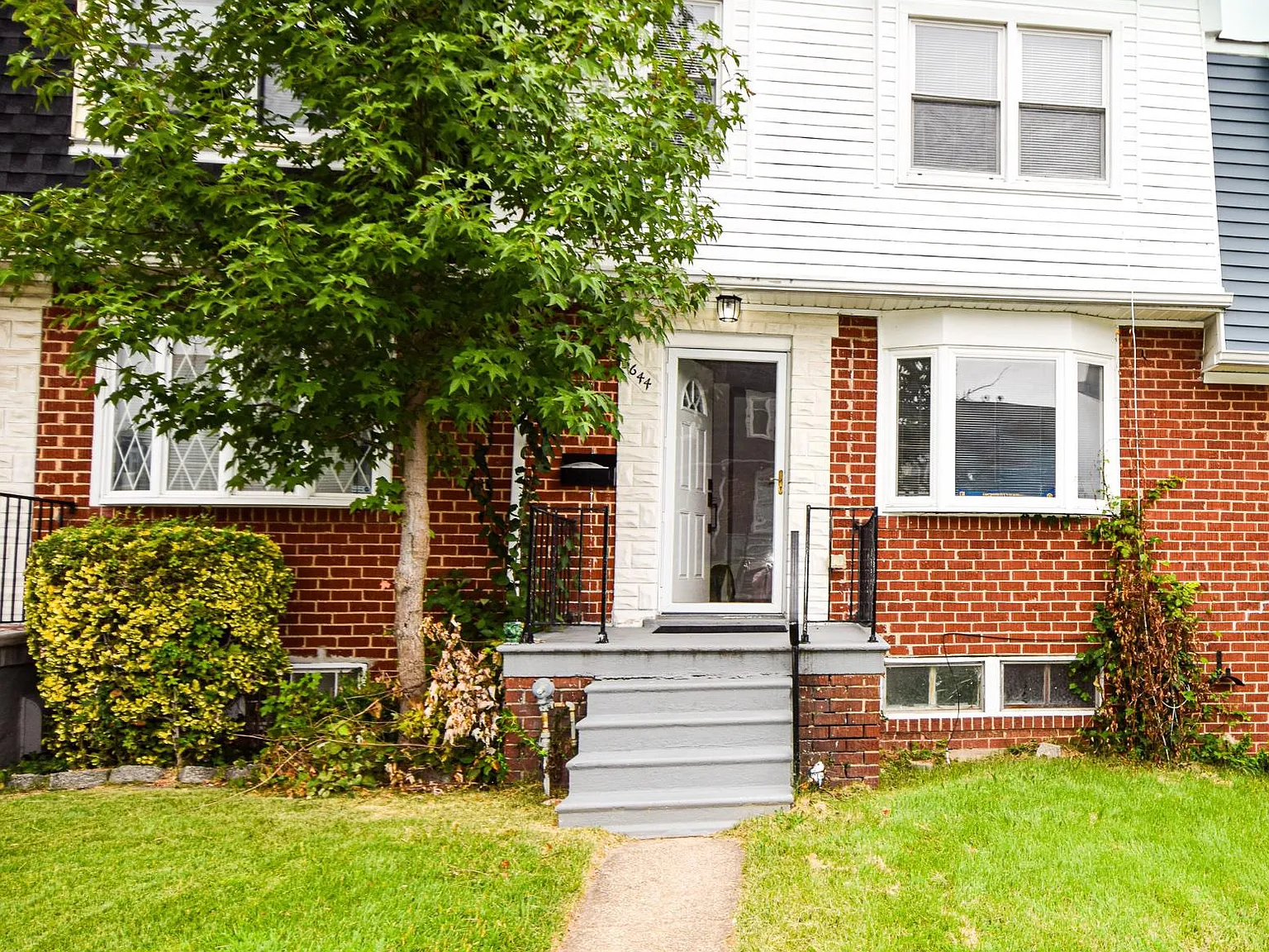 3 bed, 1.5 bath, 1628 sqft, $1,995 — Photo 1