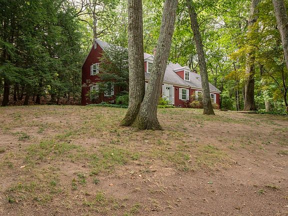 3rd image of 22 Glen Brook Rd