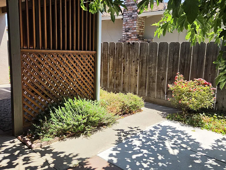 2505 Murray St — Photo 32