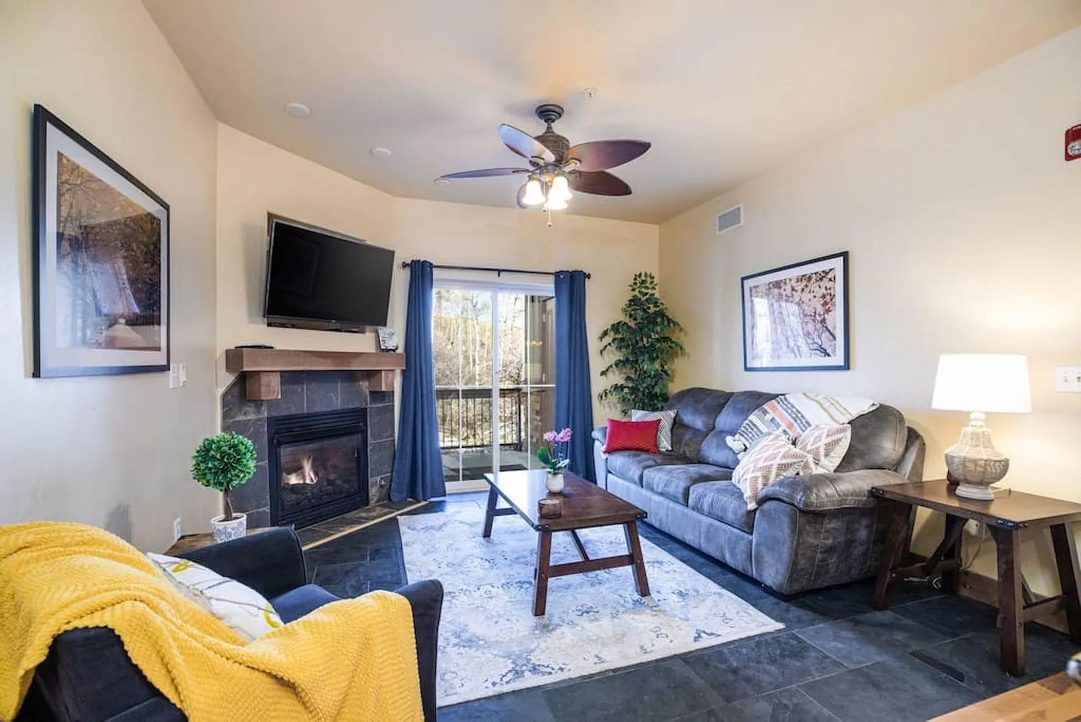 3 bed, 2.0 bath, $4,111 — Photo 2