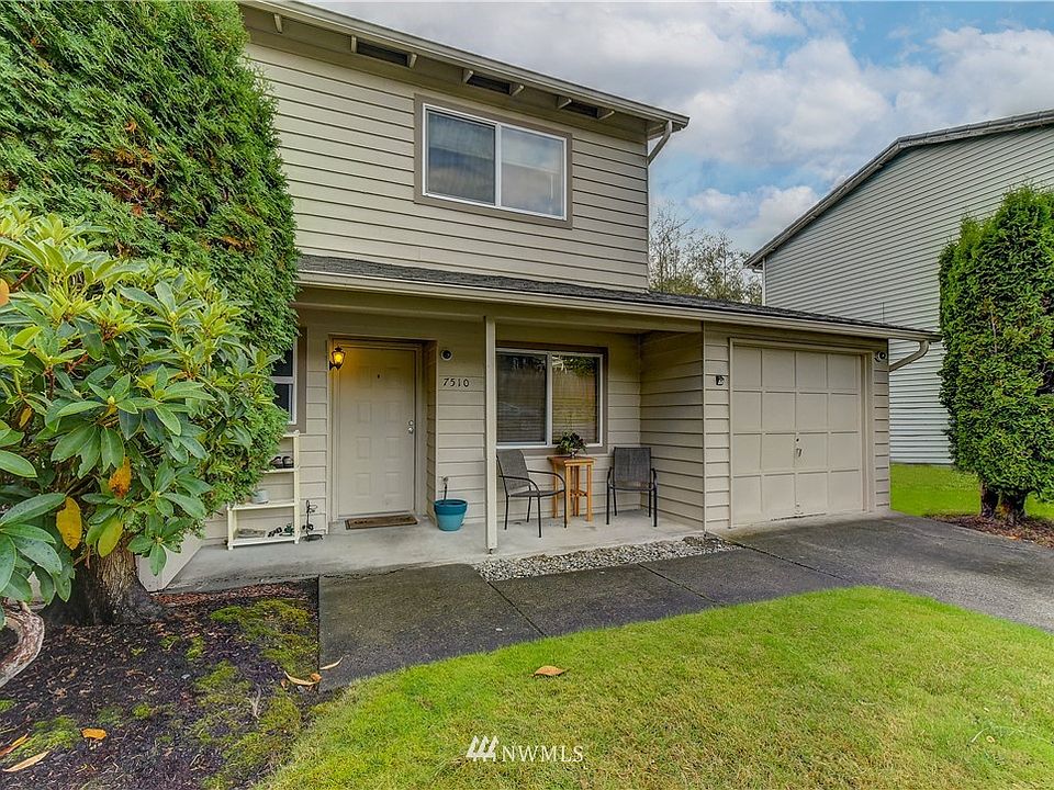 landscaped front yards 