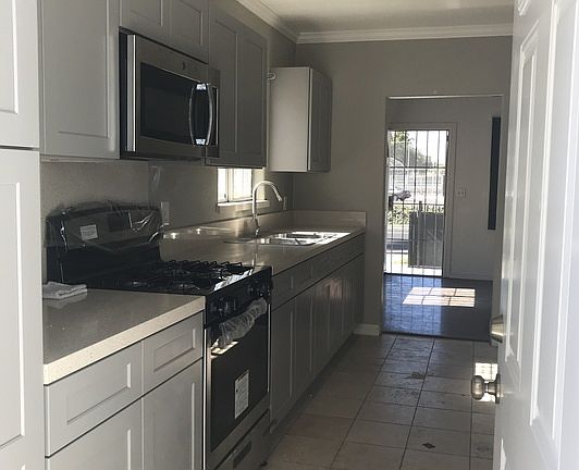 4th image of 5752 S Van Ness Ave