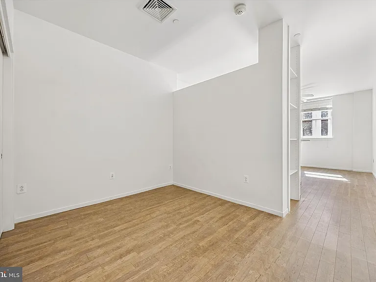 1015-1021 W Lancaster Ave #210-212 — Photo 8