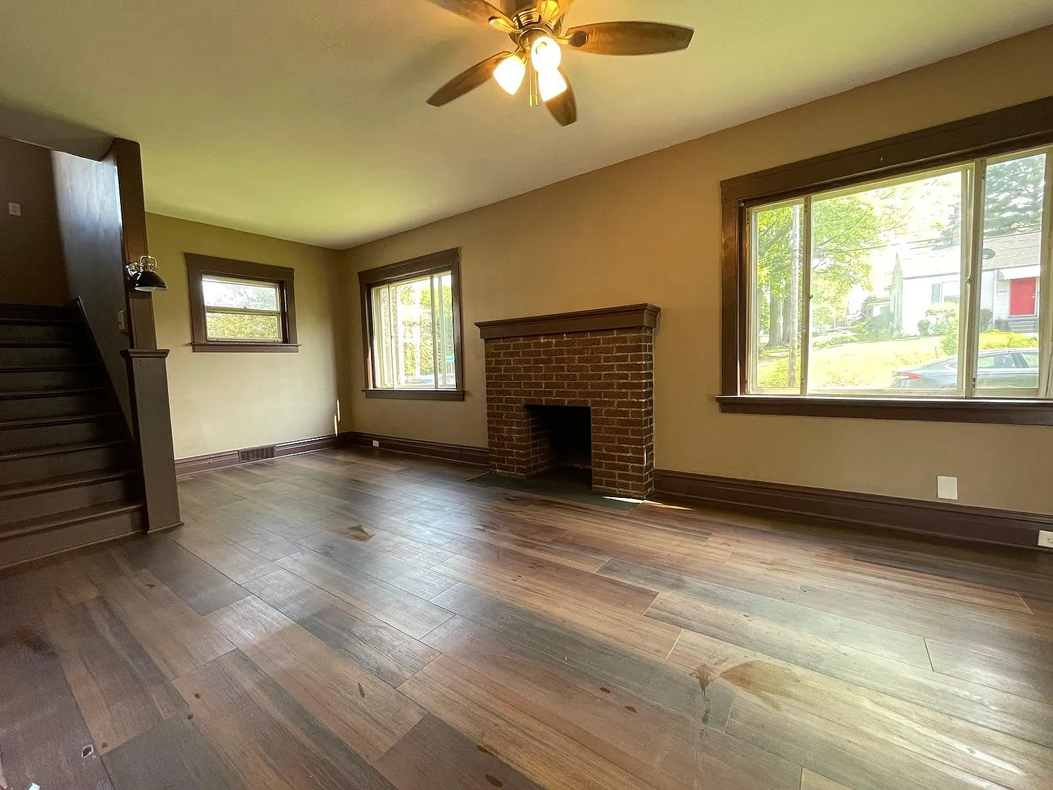 3 bed, 1200 sqft, $1,325 — Photo 1