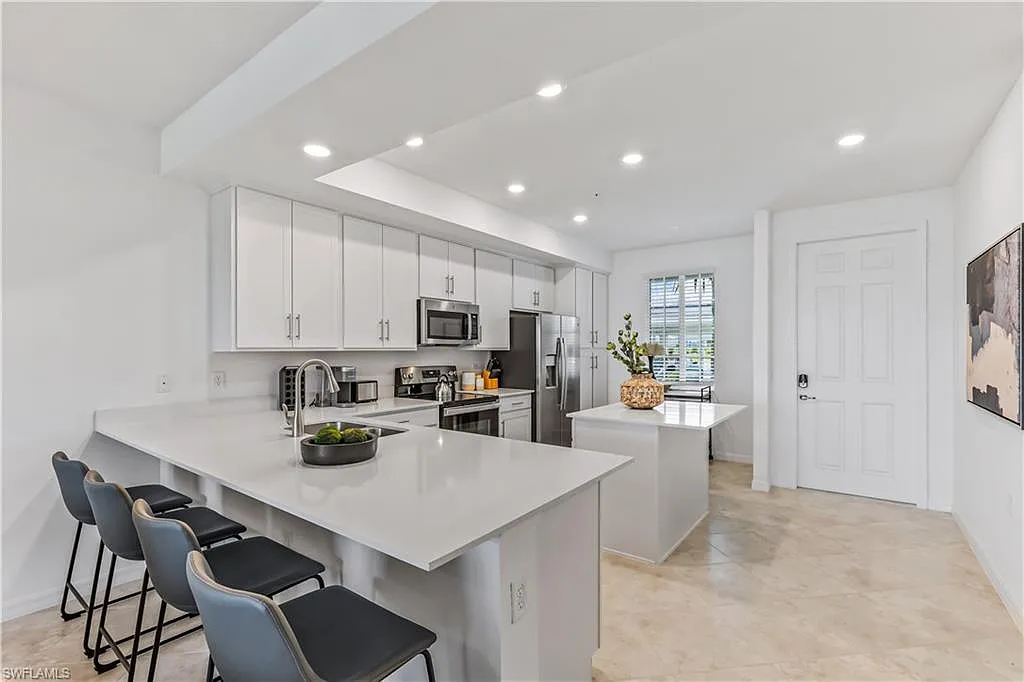 2 bed, 2.0 bath, 1120 sqft, $6,000 — Photo 4