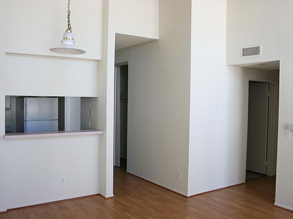 3rd image of 553 S Saint Andrews Pl