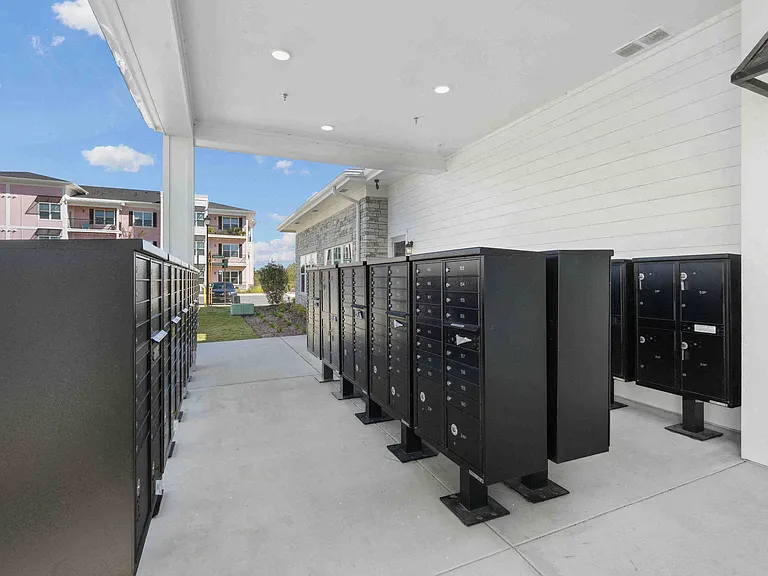 Lorrel Apartments — Photo 13