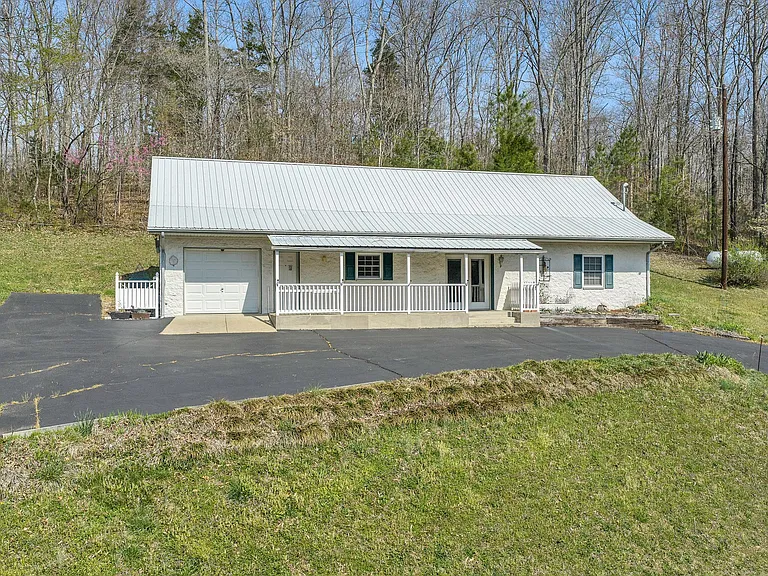 7506 Sleepy Hollow Rd — Photo 2