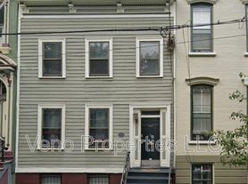 402 Hamilton St