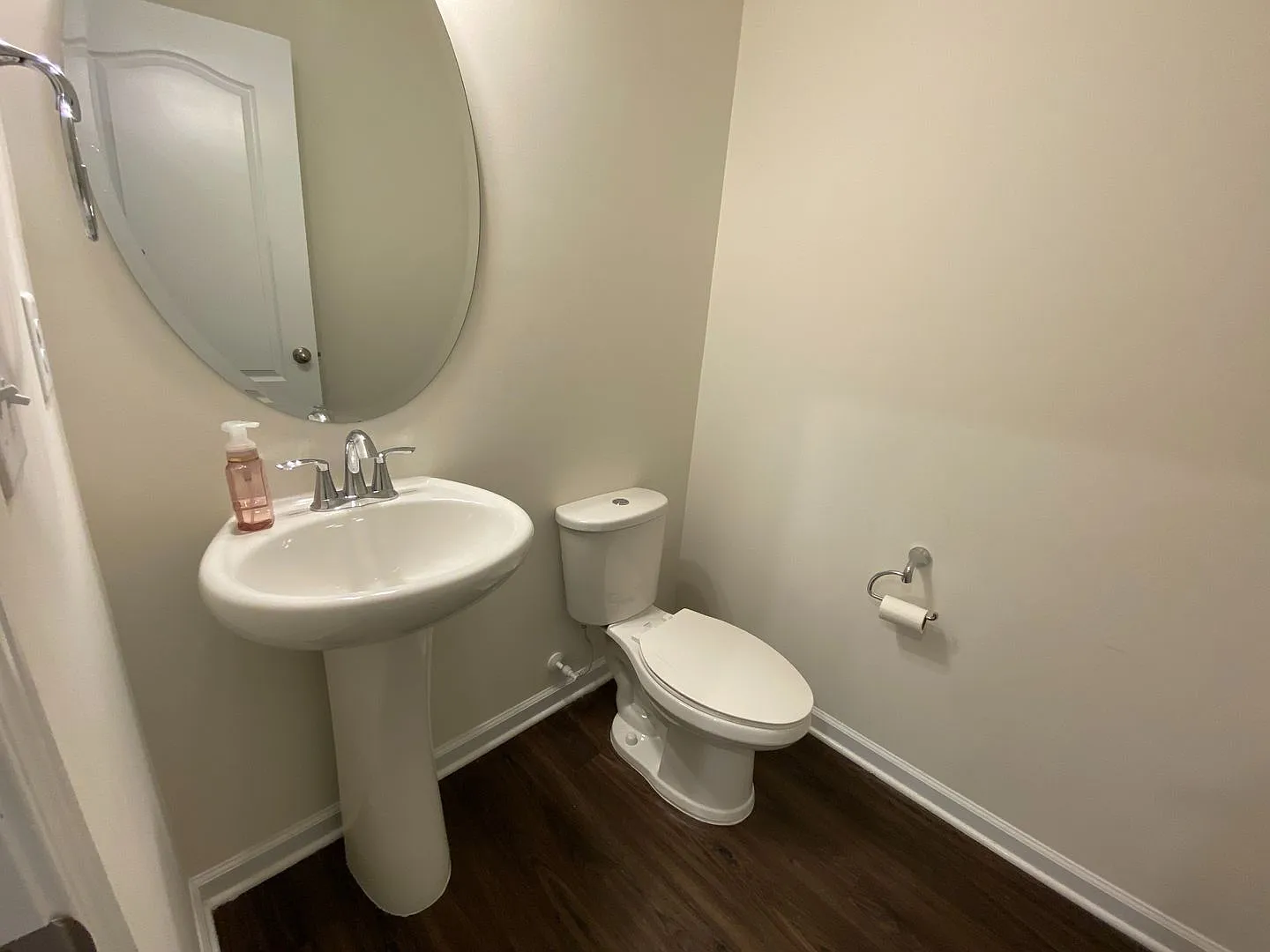 Room in 4 Bedroom Townhome at Mahal Ave — Photo 2