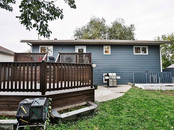 4th image of 136 NW Aspen Way