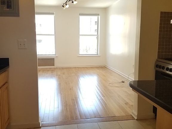 4th image of 215 E 29th St APT 64