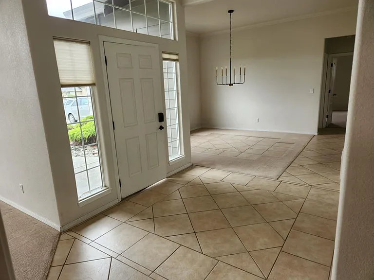 2272 Briarwood Cir — Photo 3