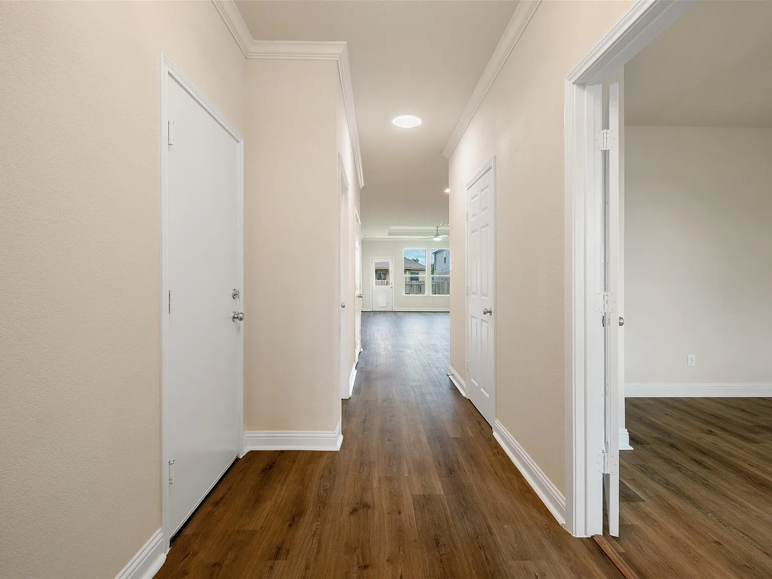 3 bed, 2.0 bath, 1690 sqft, $1,950 — Photo 4