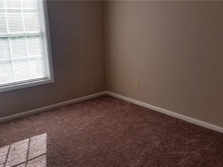 804 Folly Ct #B — Photo 5