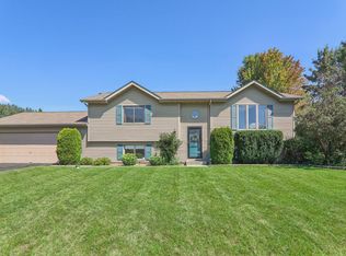 704 W Sheridan Rd, Lakemoor, IL 60051