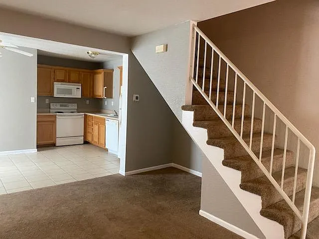 109 SW South Ave — Photo 4