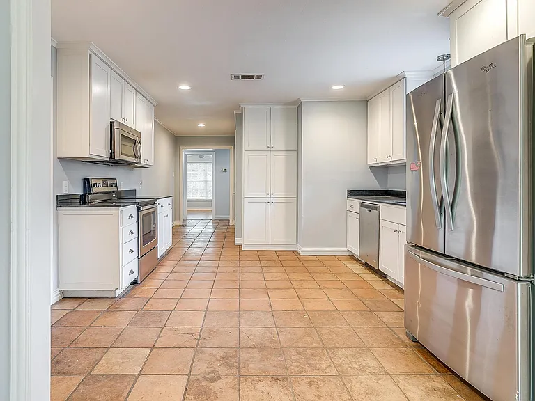 3528 Rogers Ave — Photo 5