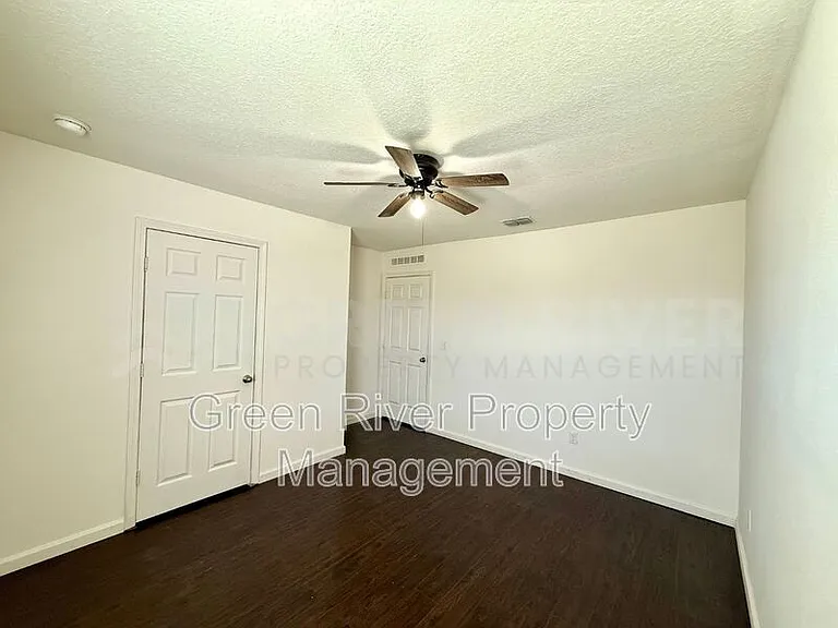 8704 Lake George Cir W — Photo 35