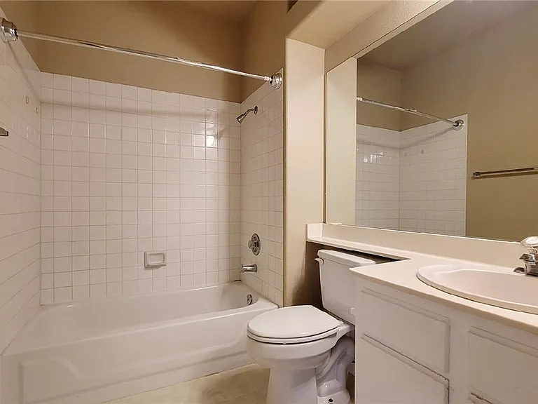 1900 N Torrey Pines Dr #203 — Photo 12