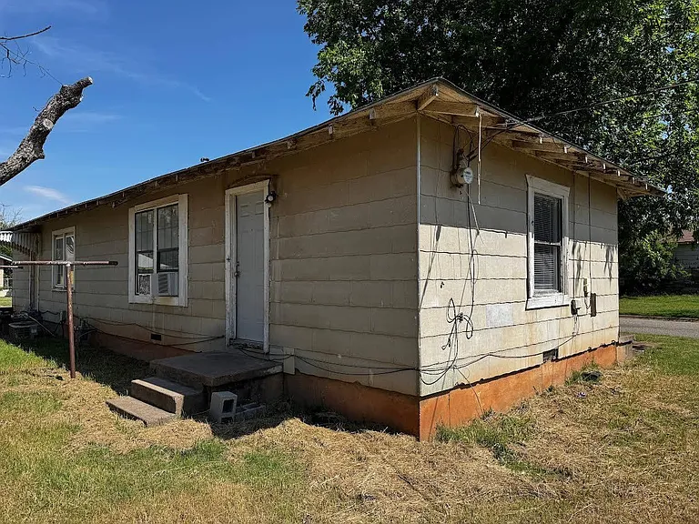 2409 Avenue D — Photo 12