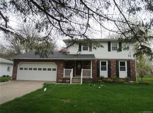 687 Pin Oak Cir, Grand Island, NY 14072