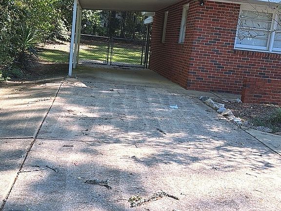 4th image of 717 Perry Hill Rd
